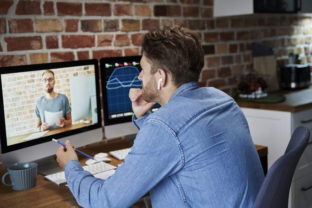 watching online courses